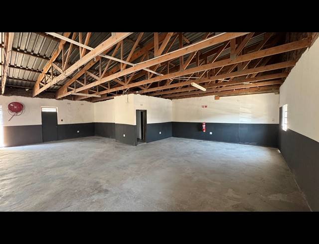 242M² WAREHOUSE TO LET IN WYNBERG